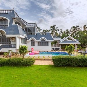 Grey Mosaics By Stayvista - Mountain-View Villa In Vasai With Pool, Spacious Lawn & Terrace